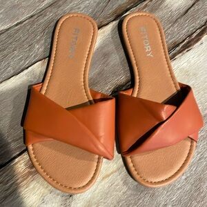 NewFITORY Women's Flat Sandals Fashion Slides With Soft Leather Slippers  Size 8